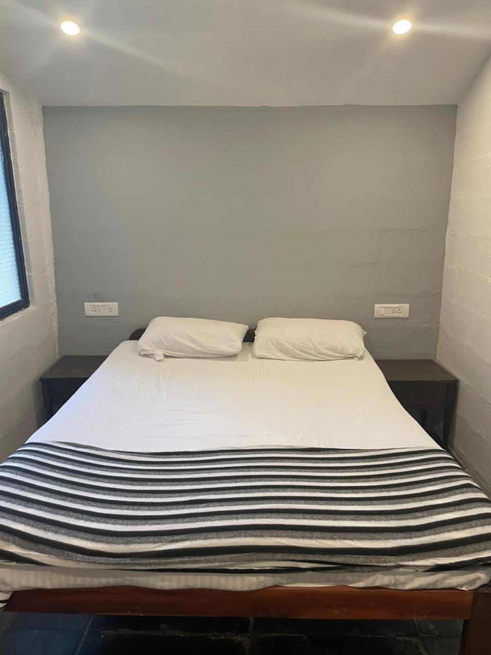 12 Monks - Beachside Hostel 아람볼 외부 사진